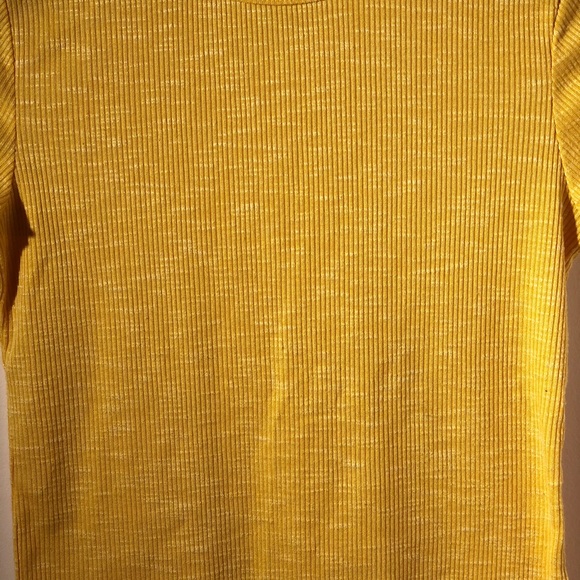 🌻Sunny Tee🌻 - Picture 2 of 4